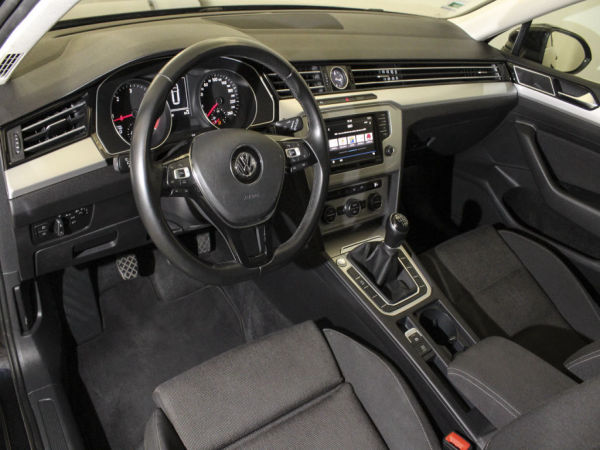 Volkswagen - Passat - Variant 1.6 TDi Confortline Volkswagen - Passat - Variant 1.6 TDi Confortline